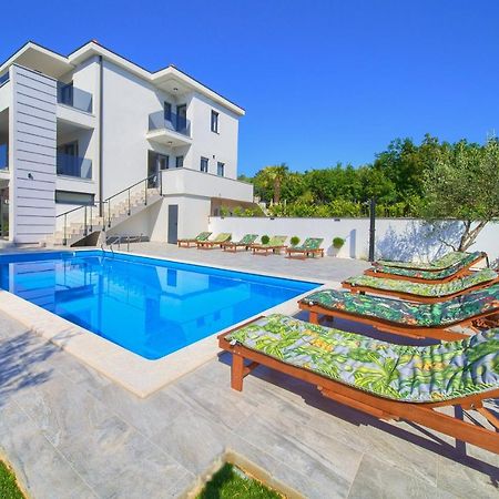 Apartments Paola & Karla With Pool Крк Экстерьер фото