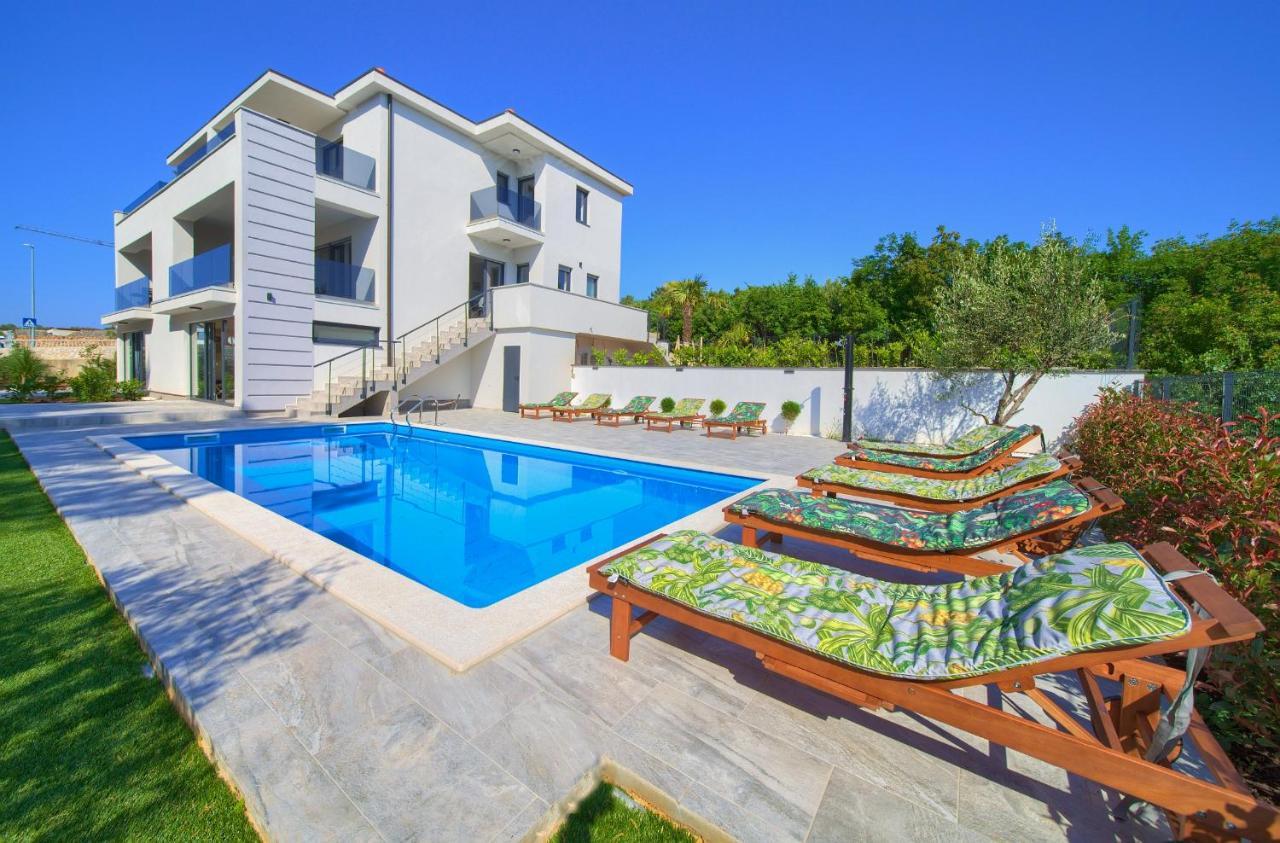 Apartments Paola & Karla With Pool Крк Экстерьер фото
