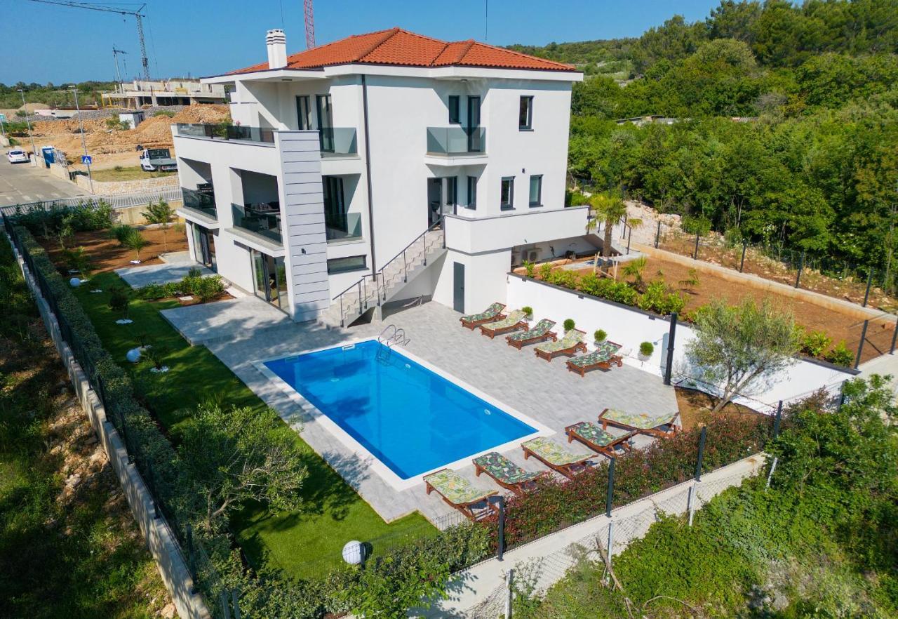 Apartments Paola & Karla With Pool Крк Экстерьер фото